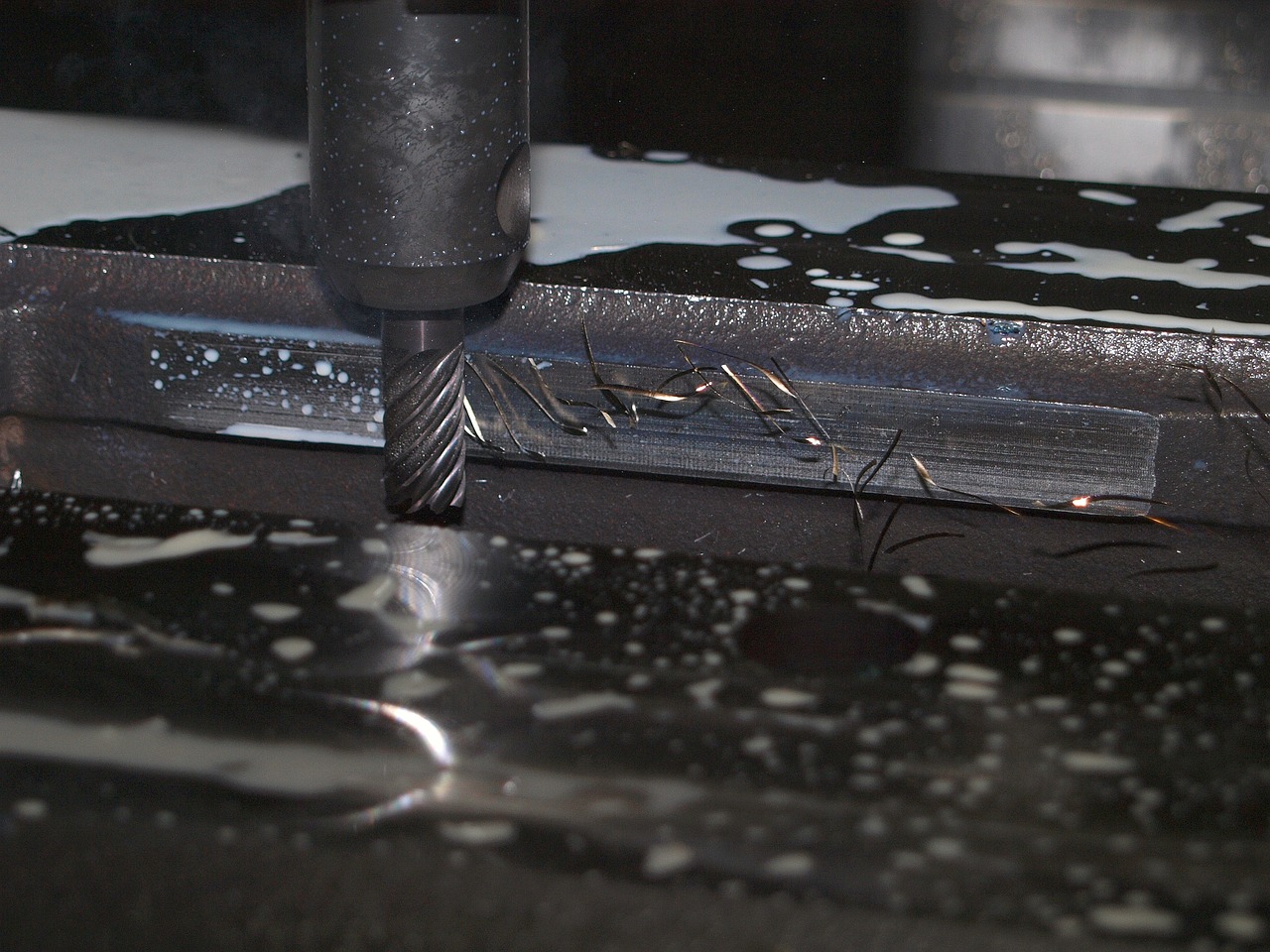 Automatyzacja produkcji dzięki frezarkom CNC – jak osiągnąć wyższą wydajność w przemyśle