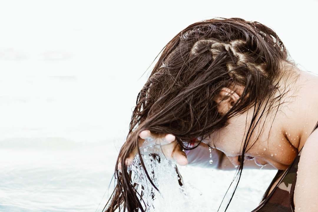 Jak myć włosy? – Praktyczne wskazówki dla zdrowych i lśniących włosów