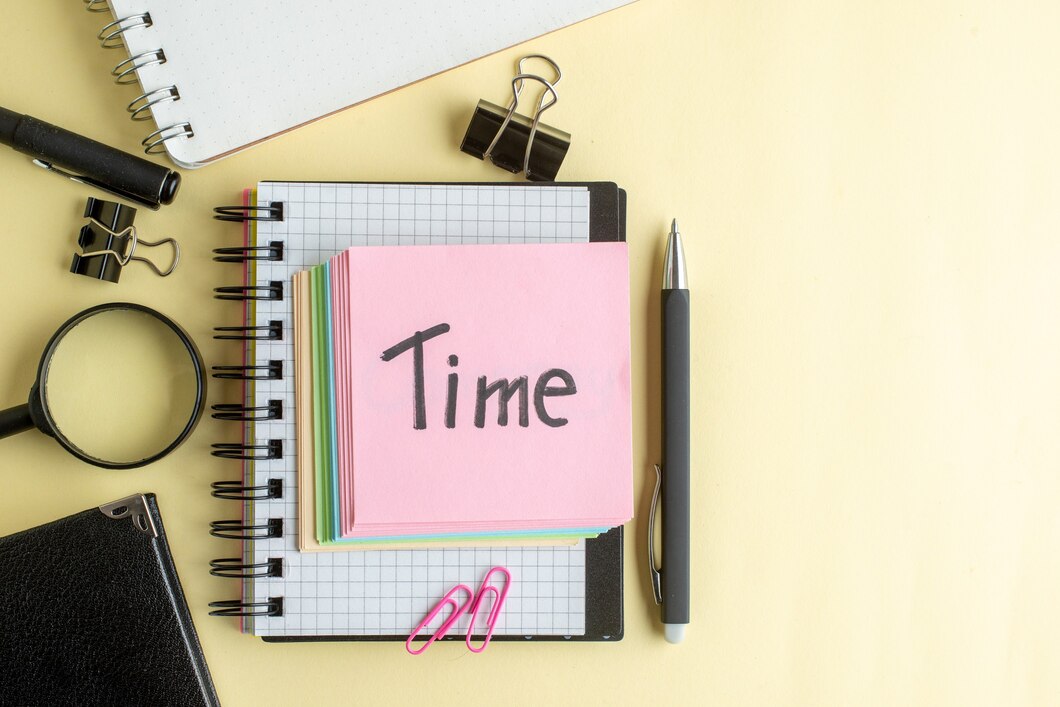 Jak skutecznie organizować swój czas podczas pisania pracy dyplomowej?