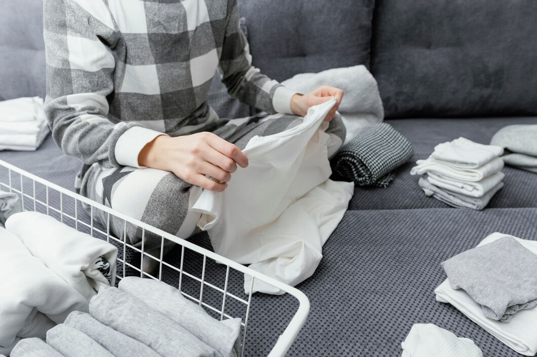 Praktyczne porady, jak prawidłowo dbać o swoje tekstylia domowe