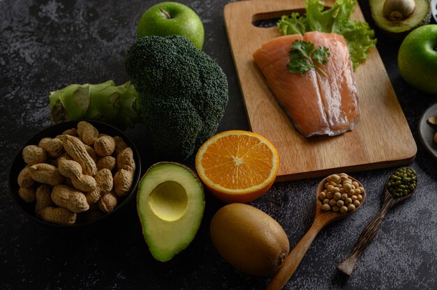 Dlaczego warto suplementować omega-3? Poznaj korzyści dla twojego zdrowia