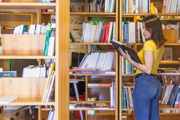 Rola hurtowni książek w promowaniu czytelnictwa w szkołach i bibliotekach